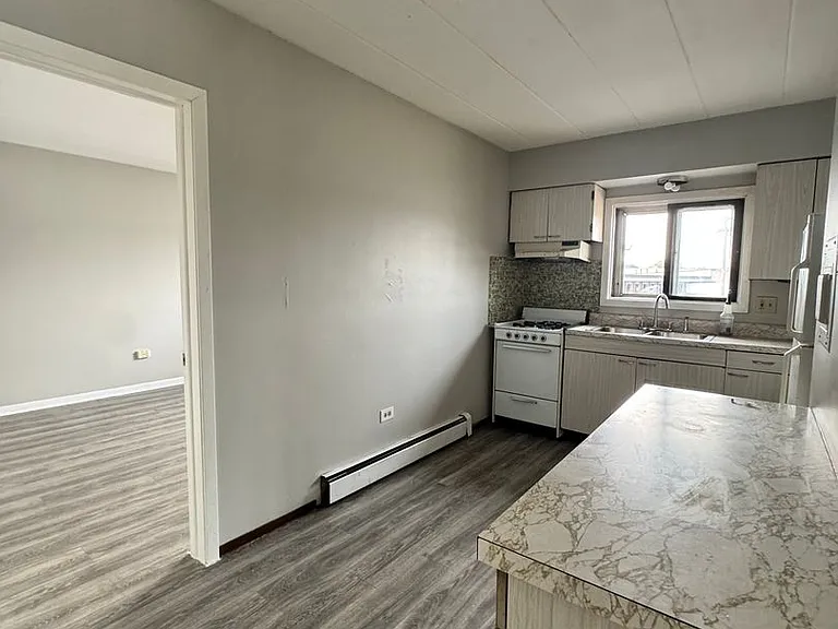 33rd Ave Apartments — Photo 9