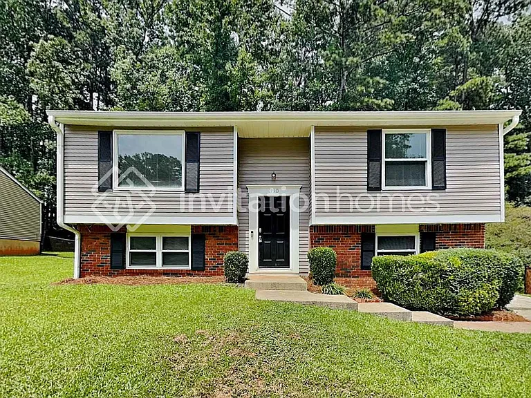 390 Hembree Forest Cir — Photo 1