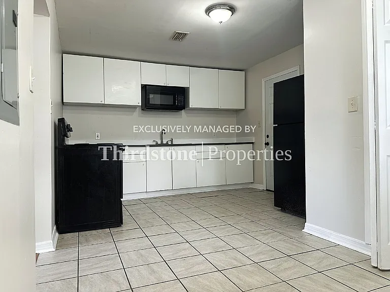 1173 W 27th St — Photo 5