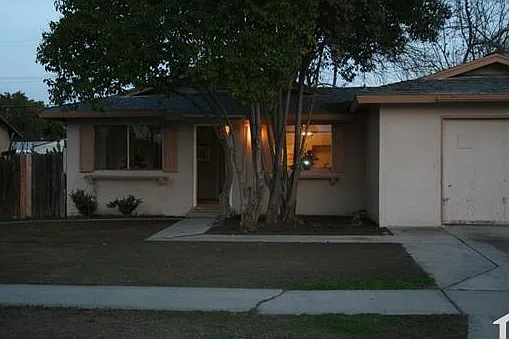 4 bed, 1200 sqft, $2,200 — Photo 1