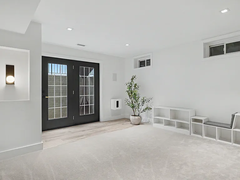 509 S Highland St — Photo 17