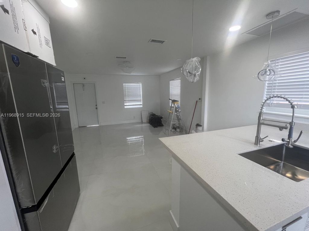 361 NW 16th St, photo 7