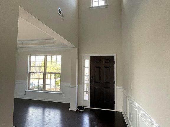 Entrance with guest seat out or dinning