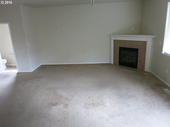 4th image of 685 SE Heathcliff Ln
