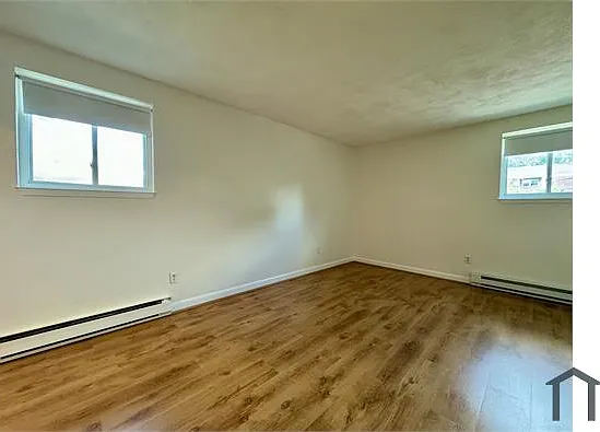 2 bed, 915 sqft, $2,300 — Photo 1