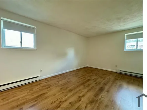 96 Fountain Ln APT 11, Weymouth, MA 02190