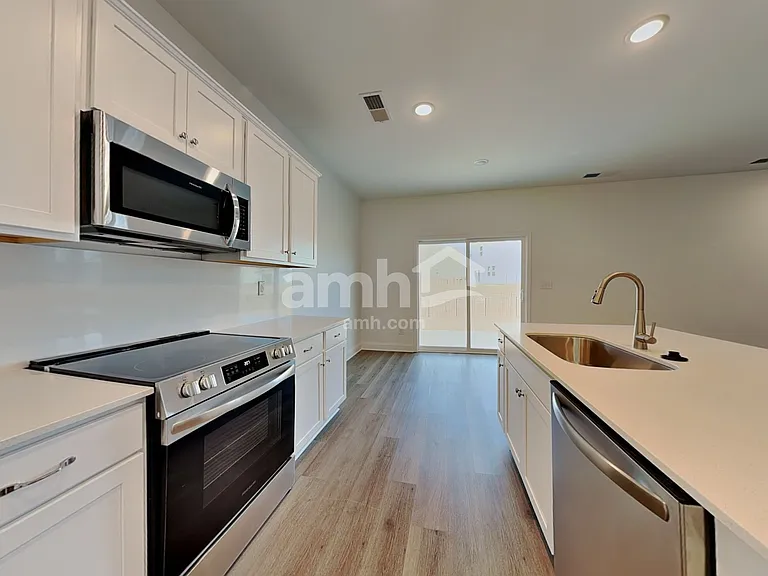 6034 Rosemore Ln — Photo 4
