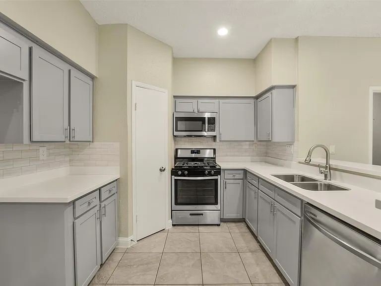 21211 Park Mount Dr — Photo 20