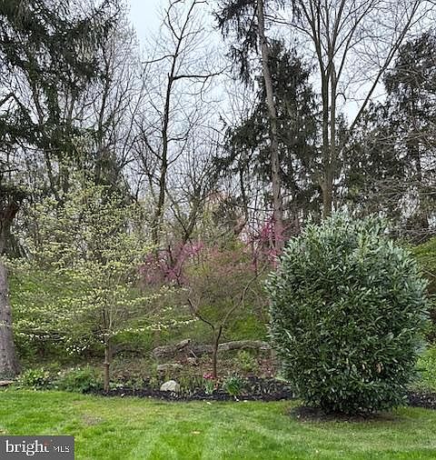 2nd image of 1812 Windsong Ln
