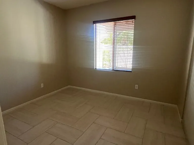 1443 Roadrunner Dr — Photo 12