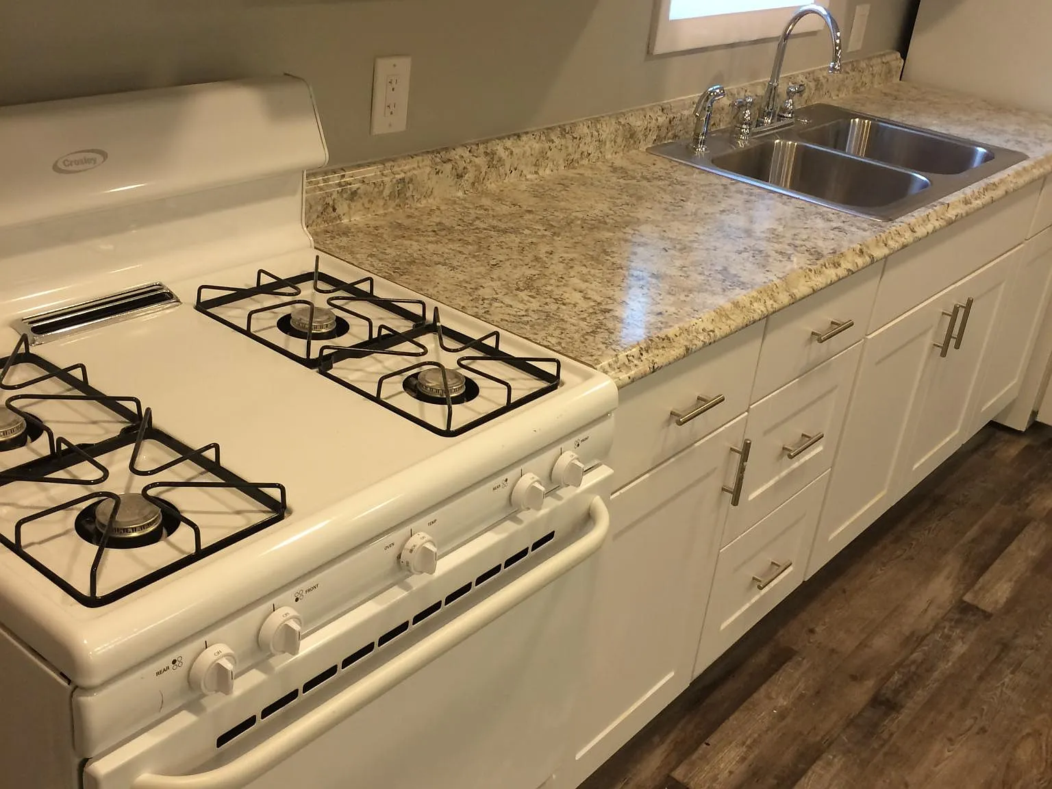 2 bed, 1020 sqft, $950 — Photo 2