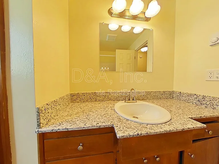 2014 S Main St #6 — Photo 12