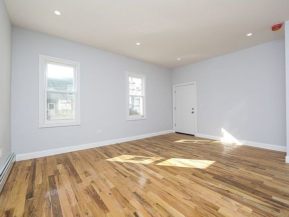 3rd image of 209 Essex St APT 2