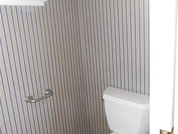 3rd image of 3544 Larchmont Dr