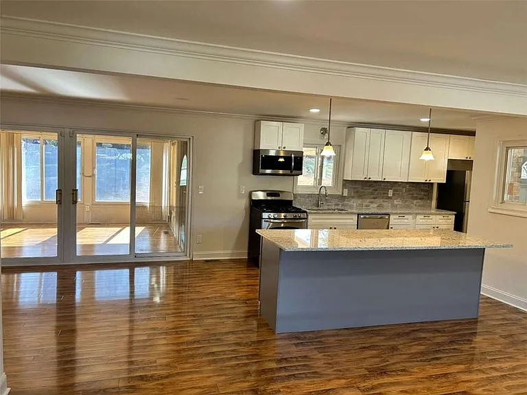 4642 Elmhurst Dr — Photo 6