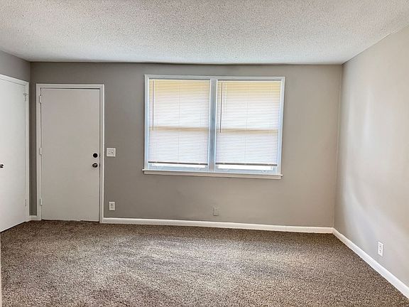 2nd image of 1505 Nichols Dr