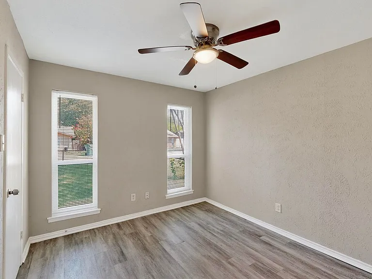 140 Trout St — Photo 23