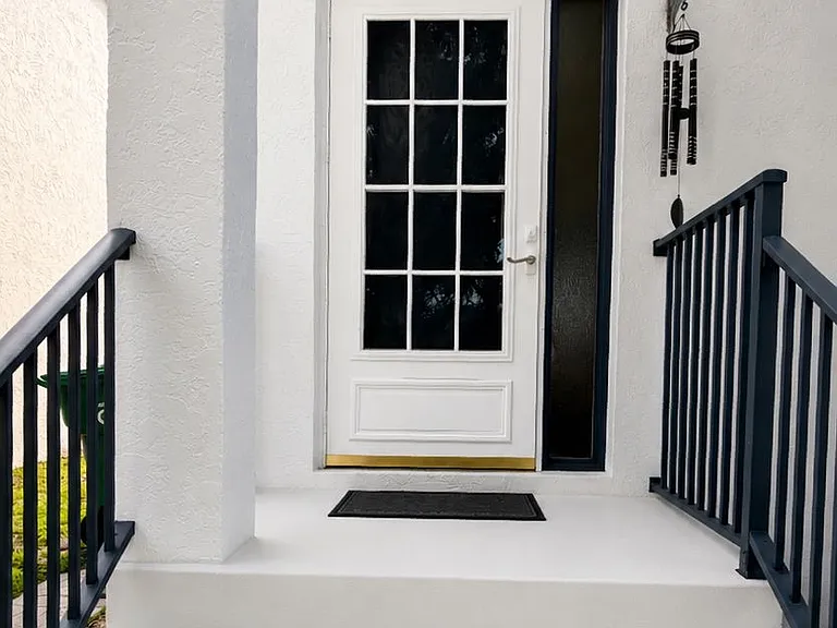 Front Entrance - Jn 26