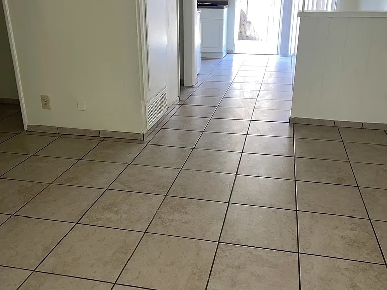 4575 Canoga St #B — Photo 3