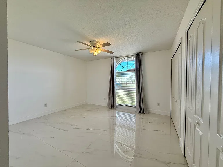 11400 Lovers Ln — Photo 5
