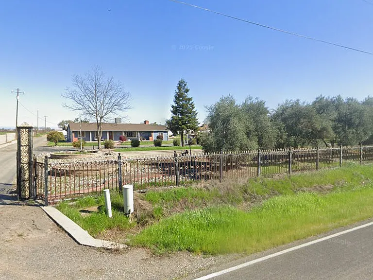 25212 N Cherokee Ln — Photo 1