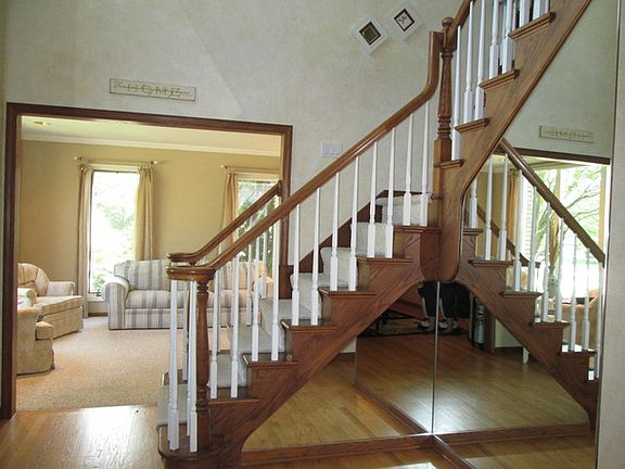 3rd image of 1004 Williamsburg St