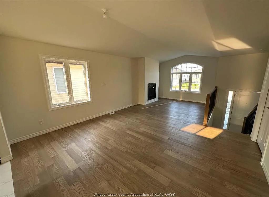 3 bed, $2,500 — Photo 2