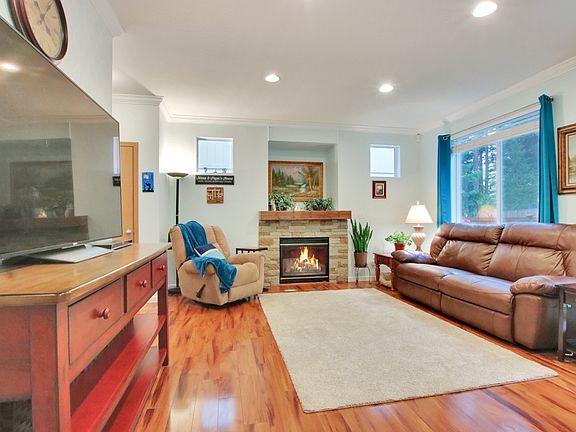 4th image of 9831 184th St E