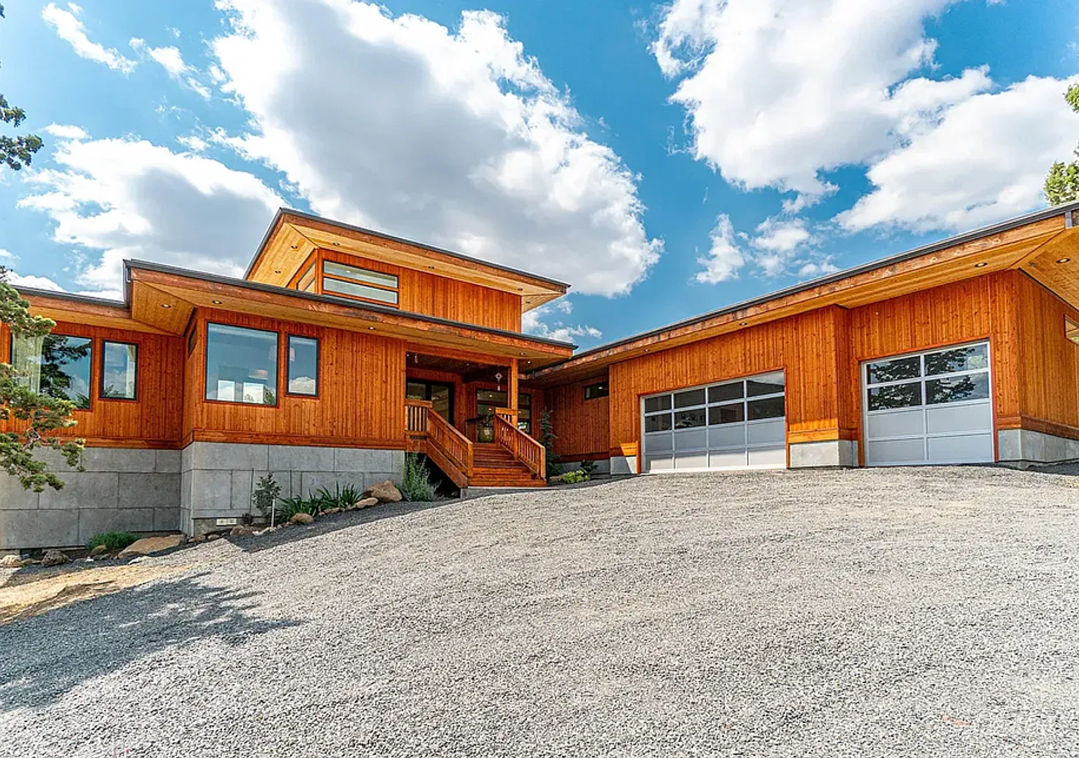 Stunning 4 Bed/3.5 Bath on 4.39 Acre Lot-76th Street — Photo 1
