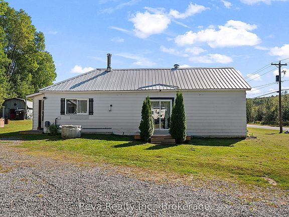 2nd image of 834 Hybla Rd