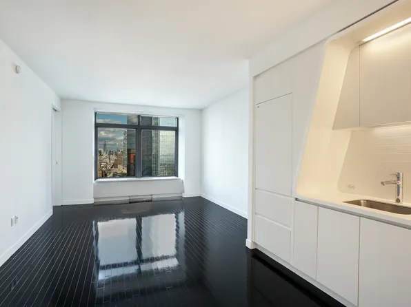 123 Washington Street 42D image 1 of 4