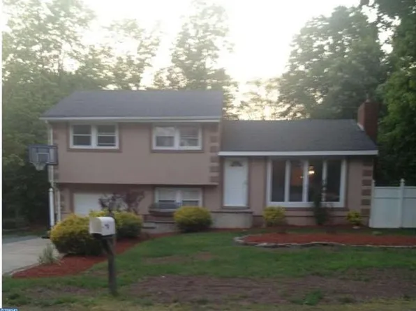 22 Lake Ave, Somerset, NJ 08873