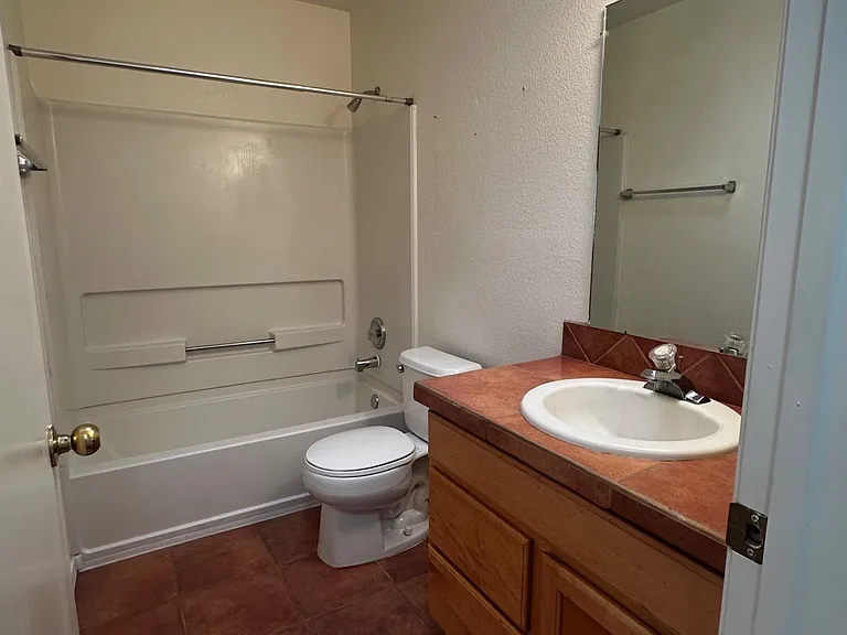 504 Leeward Dr NW — Photo 7