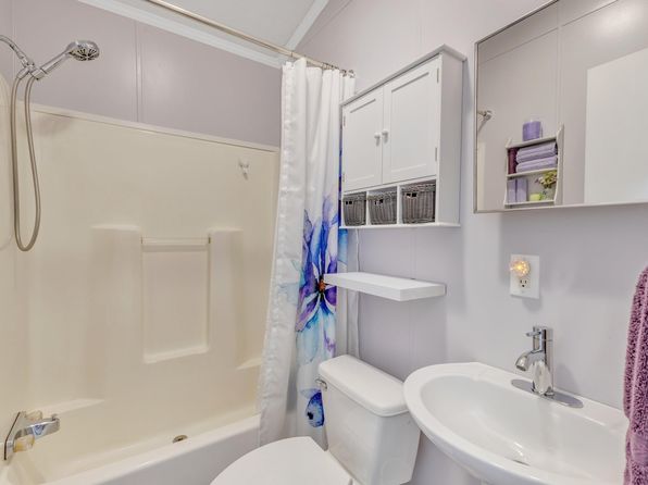 104 Piquot Dr, Louisburg, NC 27549