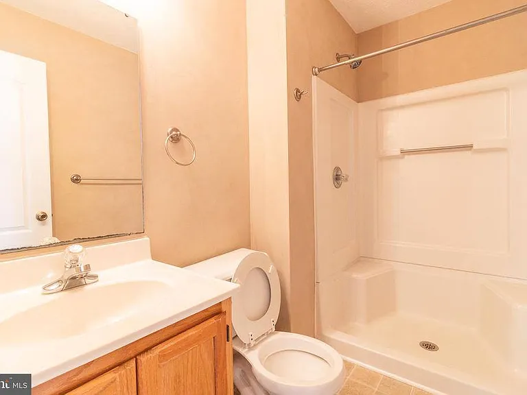 45292 Rumsford Ln — Photo 16