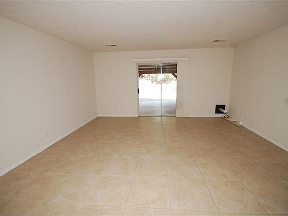 4th image of 7 Brad Ct