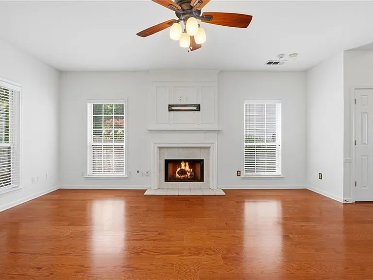 513 Stepney Ct SE — Photo 8