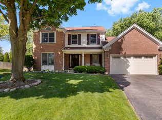 1118 Highland Grove Dr, Buffalo Grove, IL 60089