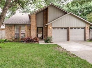 406 Overland Dr, Garland, TX 75040