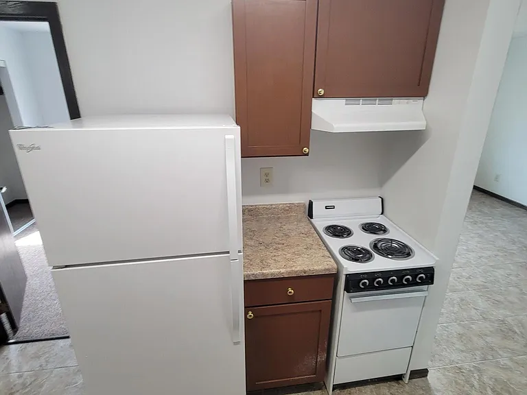 1711 La Crescent St #116 — Photo 5