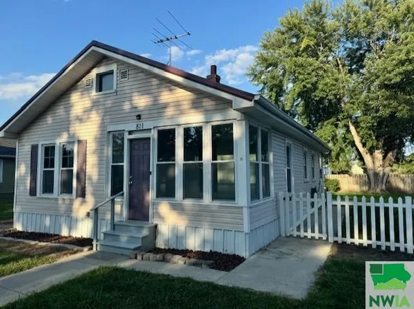 811 11th St, Onawa, IA 51040
