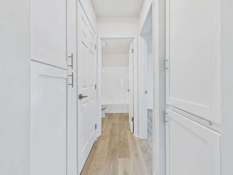 Woodman Apartments — Photo 18