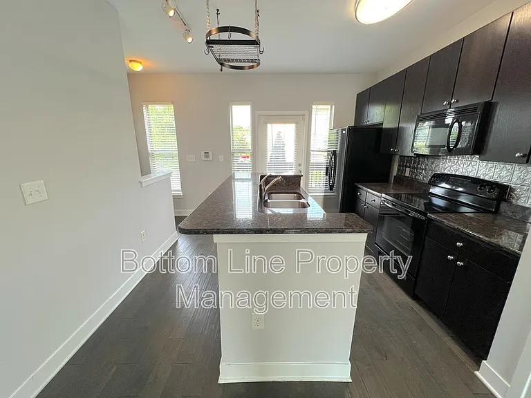 841 Seigle Point Dr — Photo 12