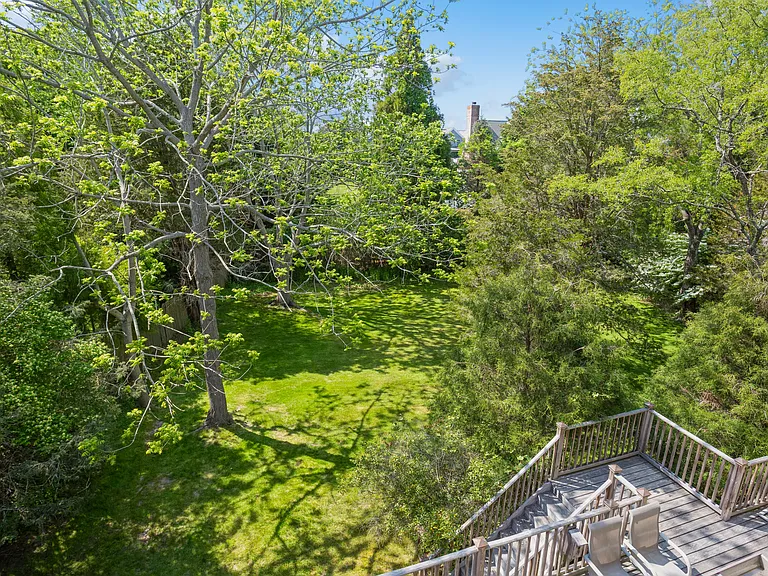 84 Narod Blvd — Photo 6
