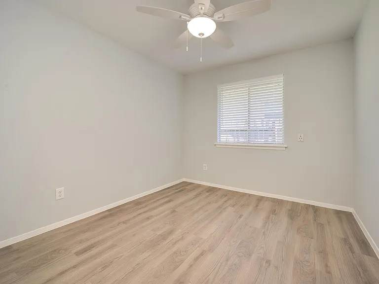 2104 Magazine St — Photo 22