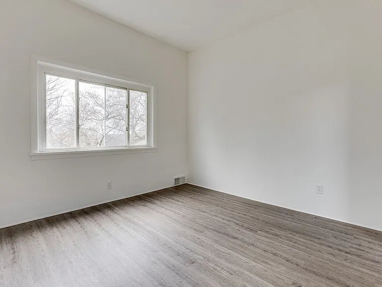 440 Hays Ave — Photo 11