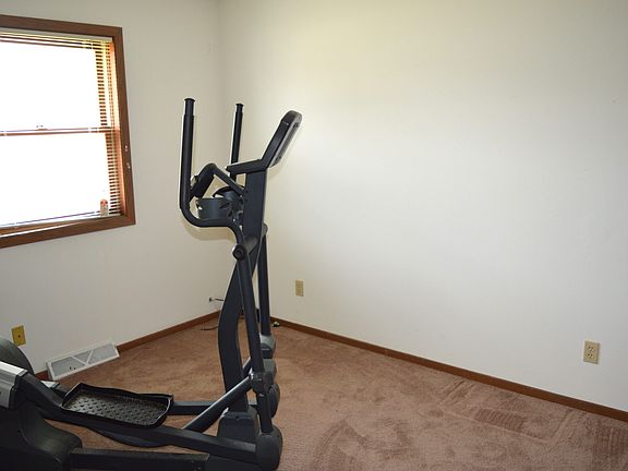 5th image of 419 Dallas St