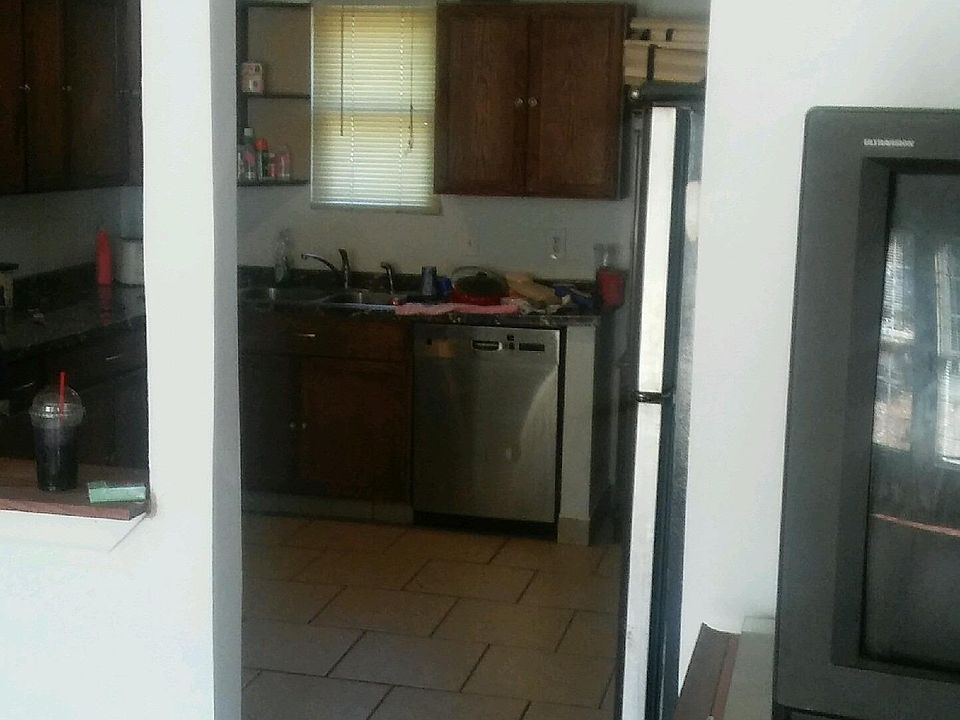 2nd image of 2659 Chrysler Ave
