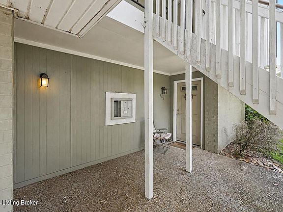 4th image of 300 La Fontenay Ct