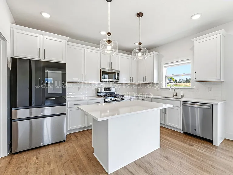 9424 Snow Valley Dr SE — Photo 3